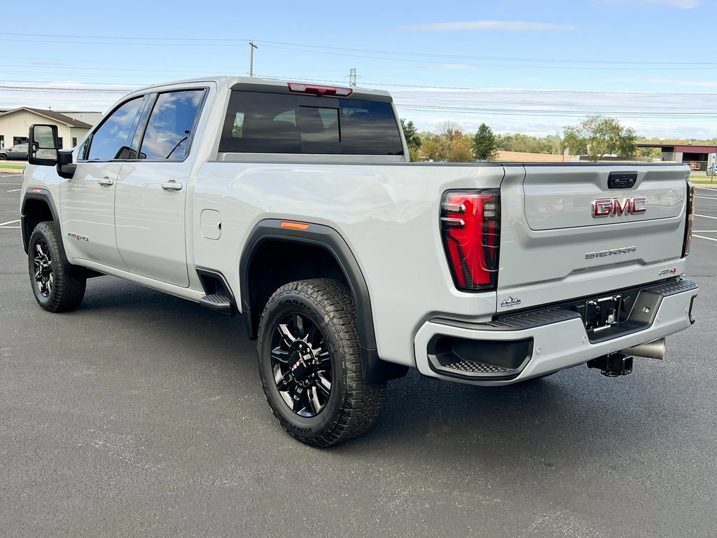 Used 2025 GMC Sierra 2500 AT4 image 12