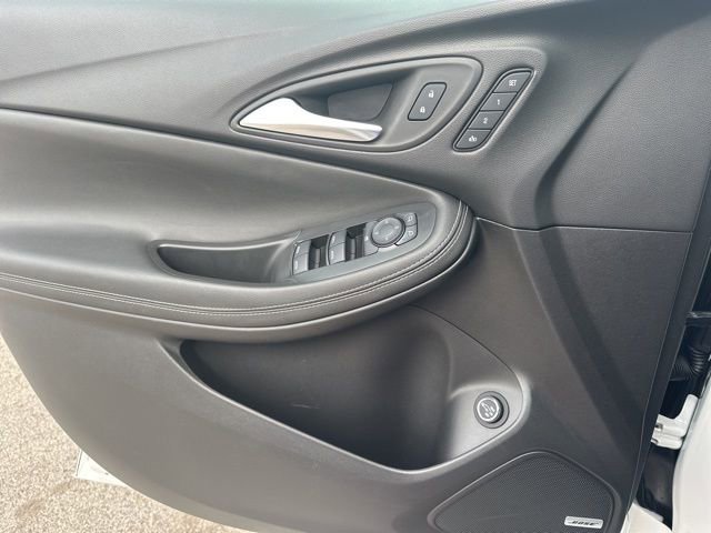 Used 2025 Buick Encore GX Avenir w/ Avenir Technology Package AWD/4WD image 38