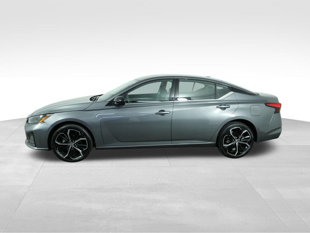 Used 2025 Nissan Altima 2.5 SR AWD/4WD image 6