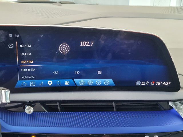 New 2027 Cadillac Optiq Premium Luxury w/ LPO, Floor Liner Package AWD/4WD image 20