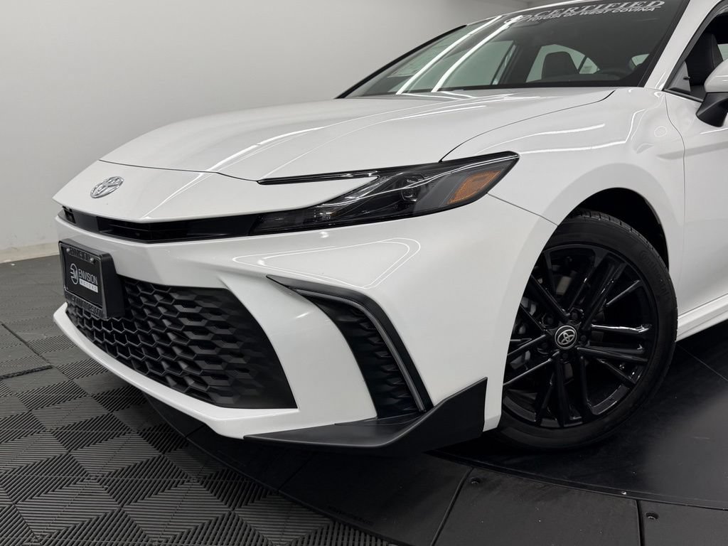 Used 2026 Toyota Camry SE FWD image 4