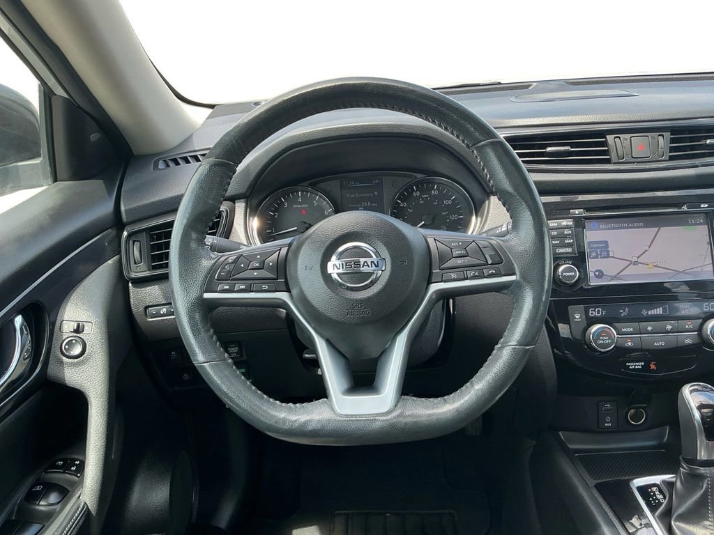 Used 2017 Nissan Rogue SV FWD image 18