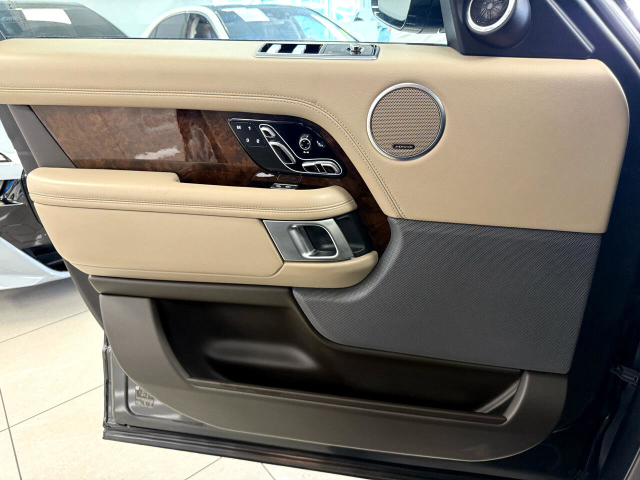 Used 2020 Land Rover Range Rover HSE image 8