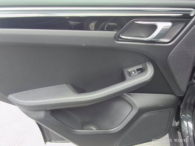 Used 2020 Porsche Macan AWD/4WD image 15