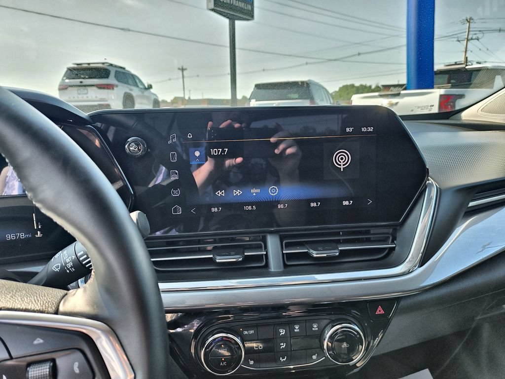 Used 2025 Chevrolet Trax ACTIV FWD image 16