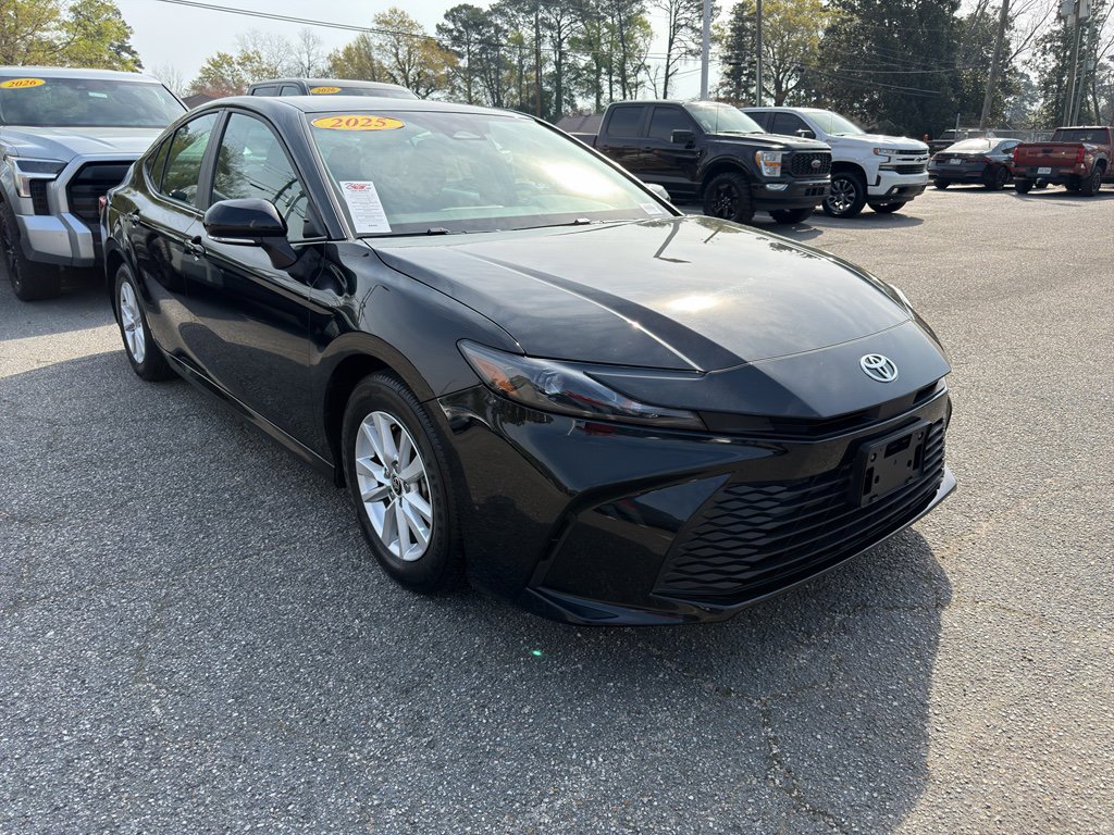 Used 2025 Toyota Camry LE image 6