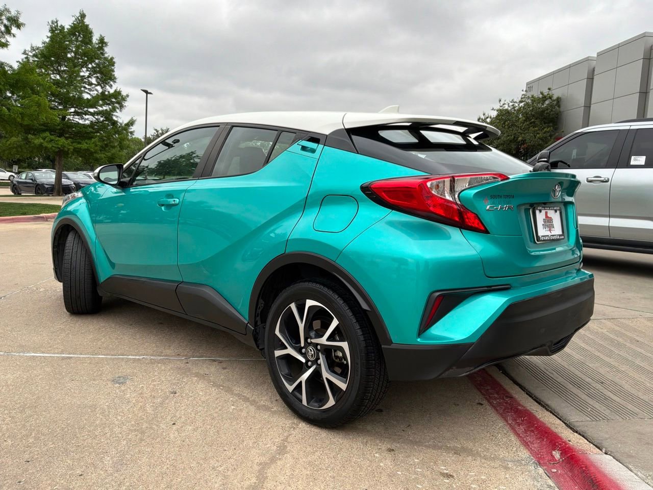 Used 2018 Toyota C-HR XLE FWD image 8