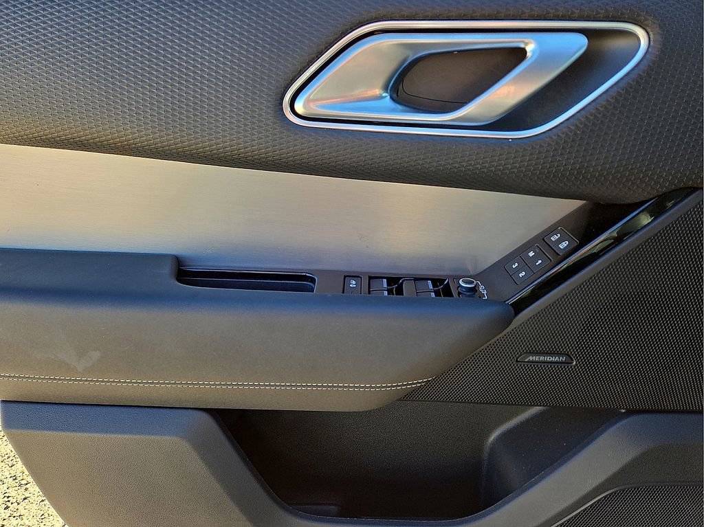 Used 2022 Land Rover Range Rover Velar R-Dynamic S image 20