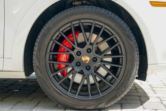 Used 2022 Porsche Cayenne GTS AWD/4WD image 35