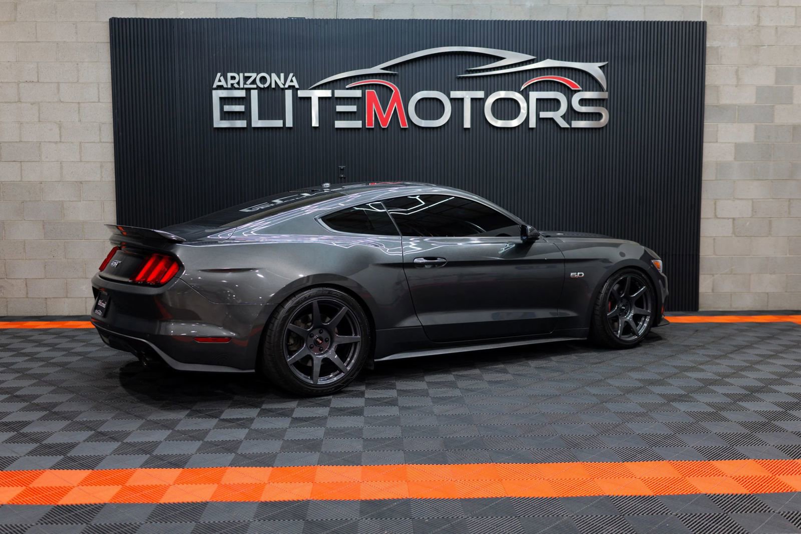 Used 2017 Ford Mustang GT Premium w/ GT Performance Package RWD image 16