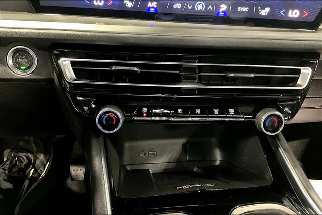 Certified 2025 Chevrolet Traverse LT FWD image 14
