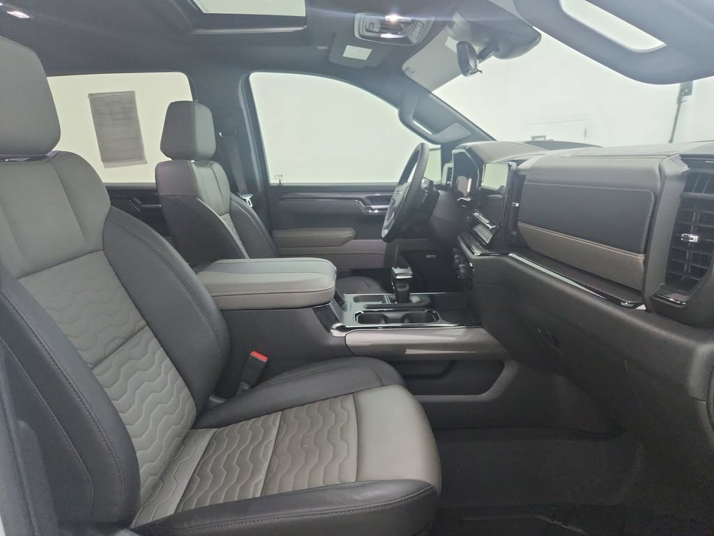 Used 2025 Chevrolet Silverado 1500 ZR2 w/ Technology Package AWD/4WD image 36