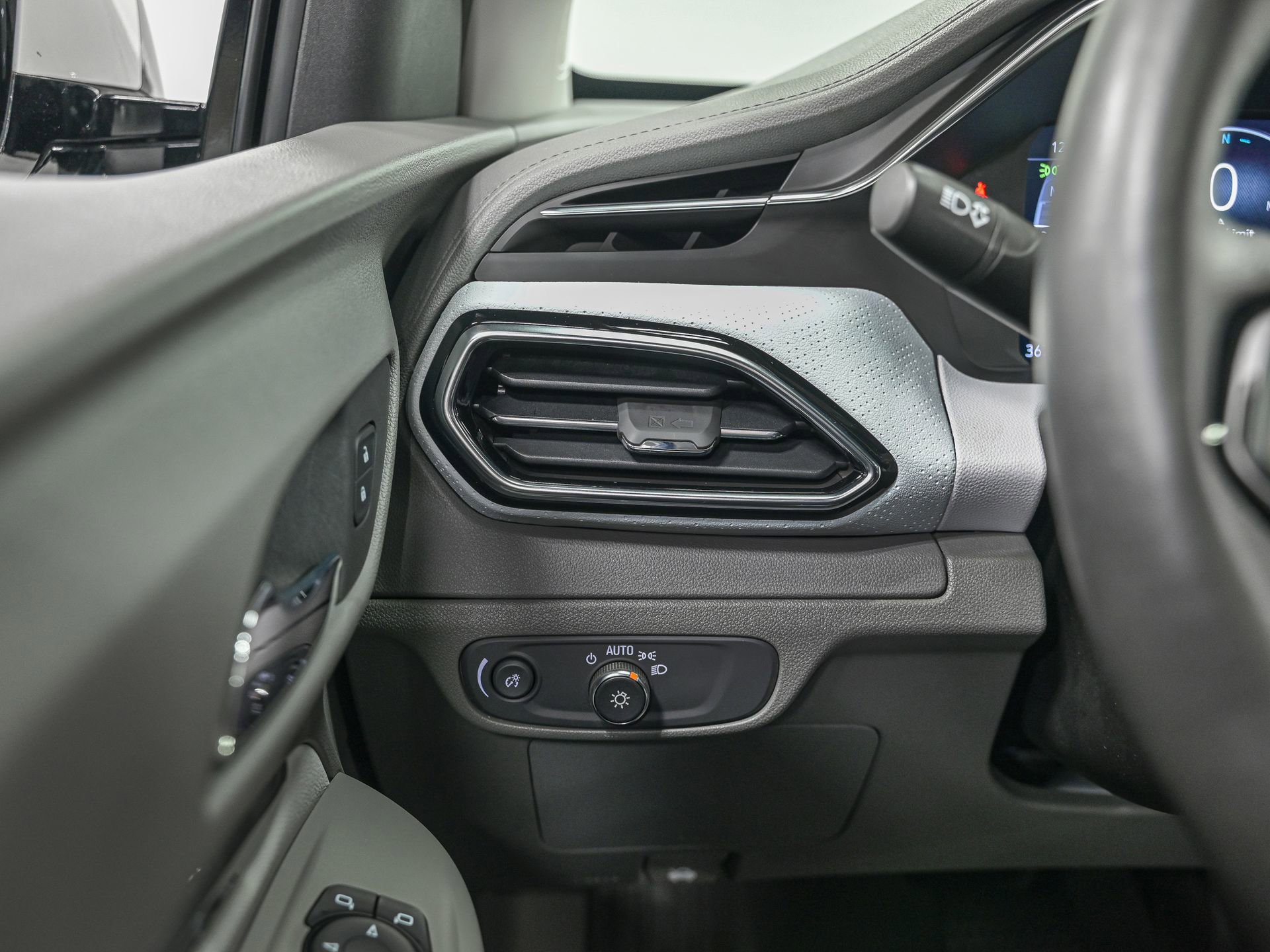 Used 2022 Chevrolet Bolt EUV Premier w/ Sun & Sound Package image 19