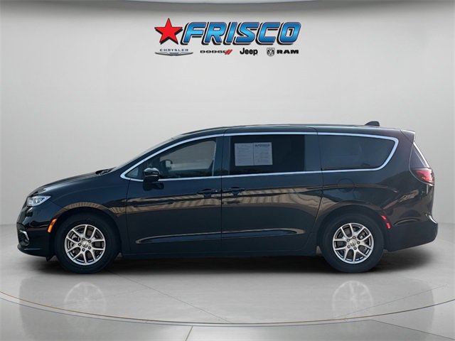 Used 2023 Chrysler Pacifica Touring-L image 5