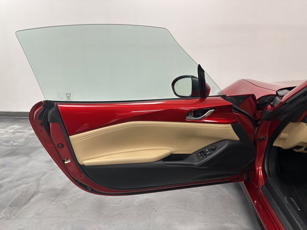 Used 2017 MAZDA MX-5 Miata RF Grand Touring image 14