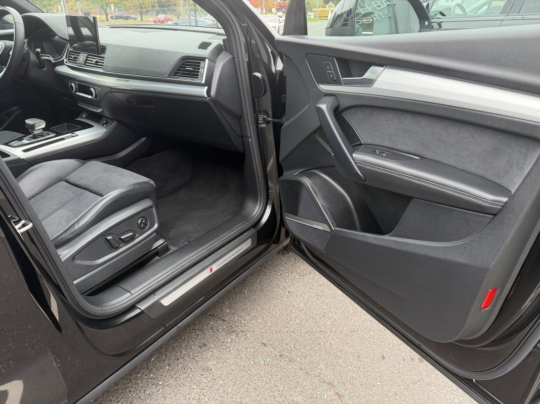 Used 2024 Audi Q5 e Premium Plus w/ Premium Plus Package AWD/4WD image 22