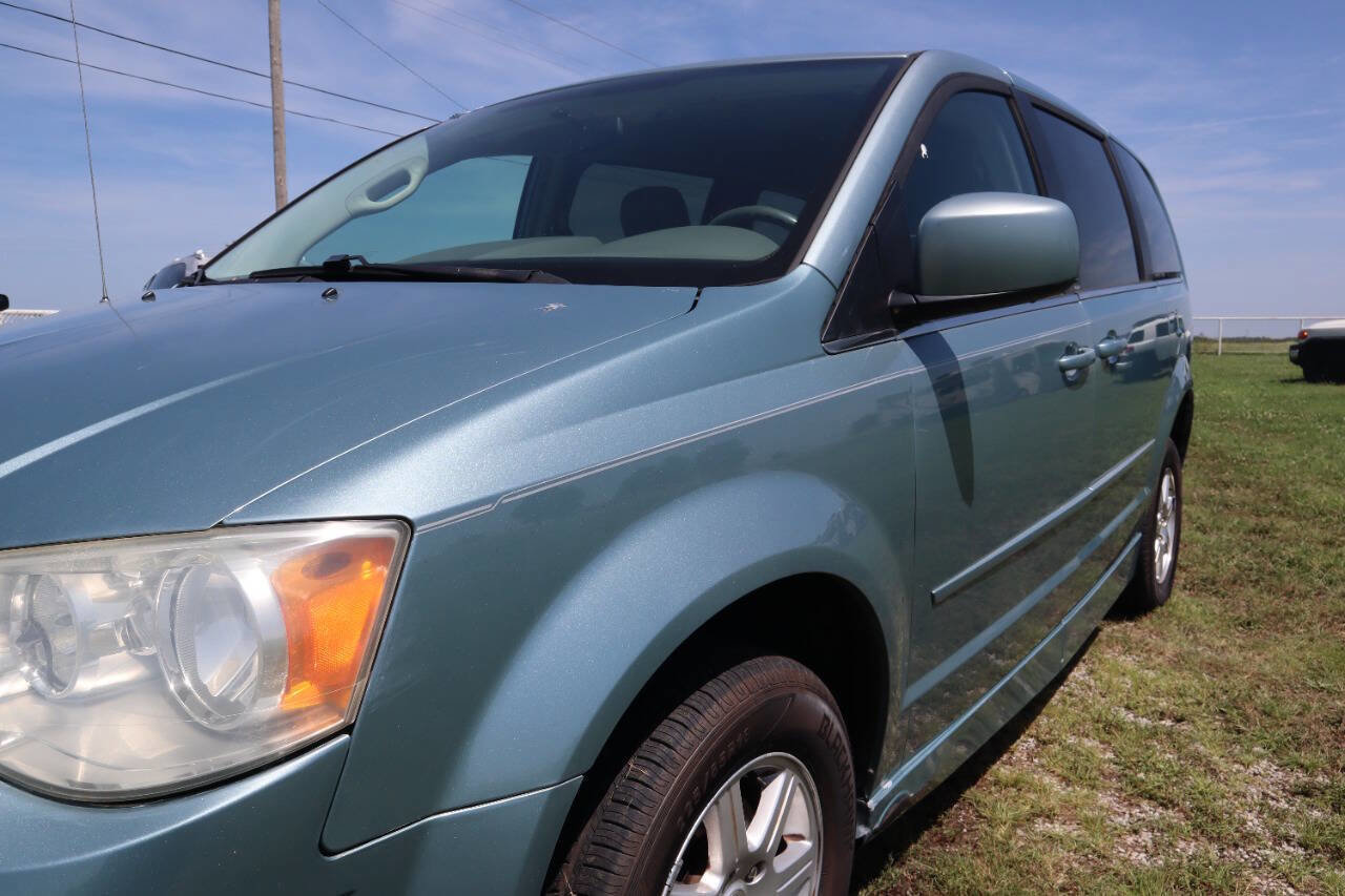 Used 2008 Chrysler Town & Country Touring image 16