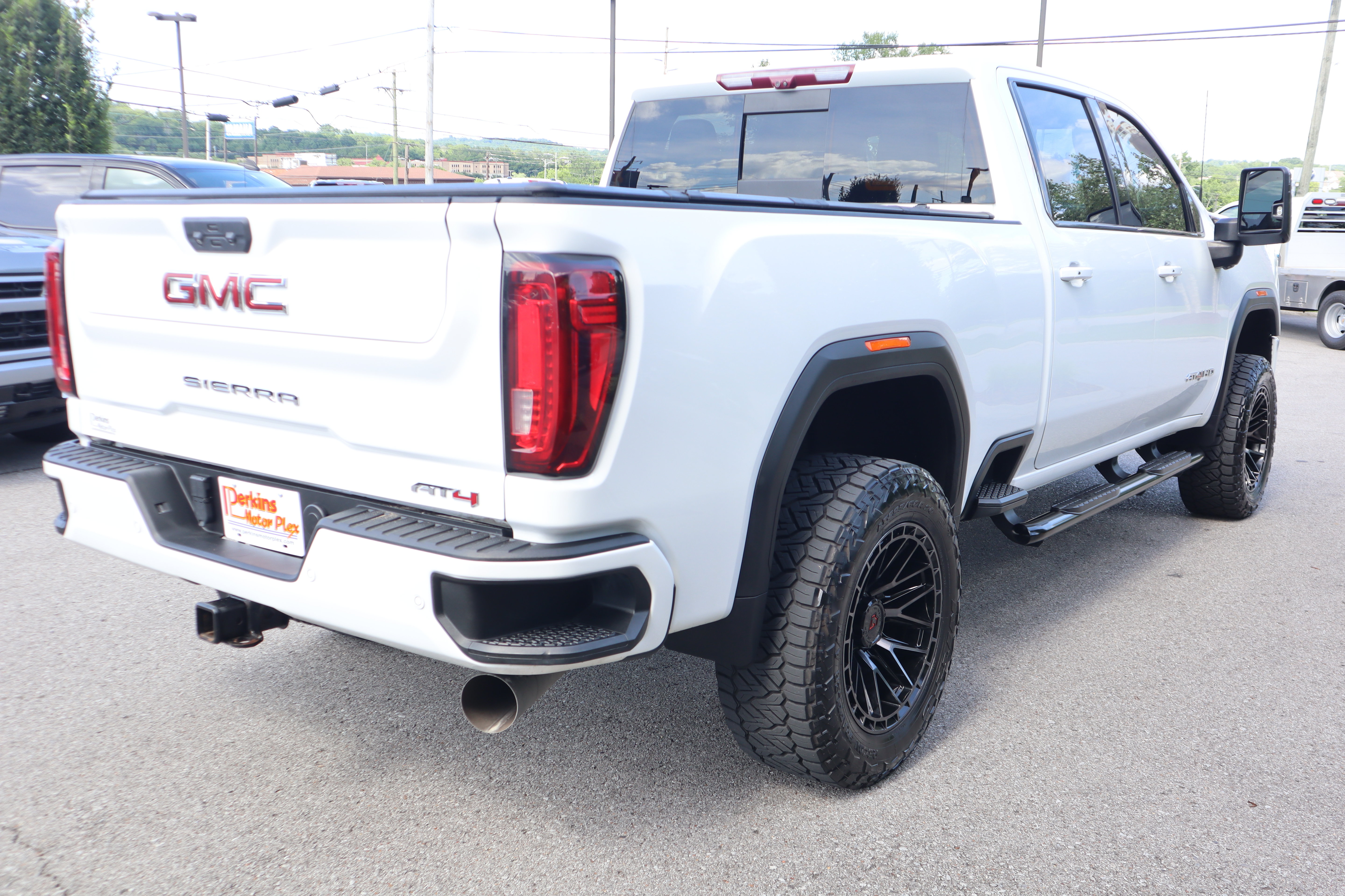 Used 2022 GMC Sierra 2500 AT4 w/ AT4 Premium Plus Package AWD/4WD image 7