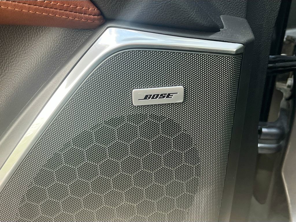 Used 2020 Cadillac Escalade Luxury w/ Escalade Sport Edition AWD/4WD image 19