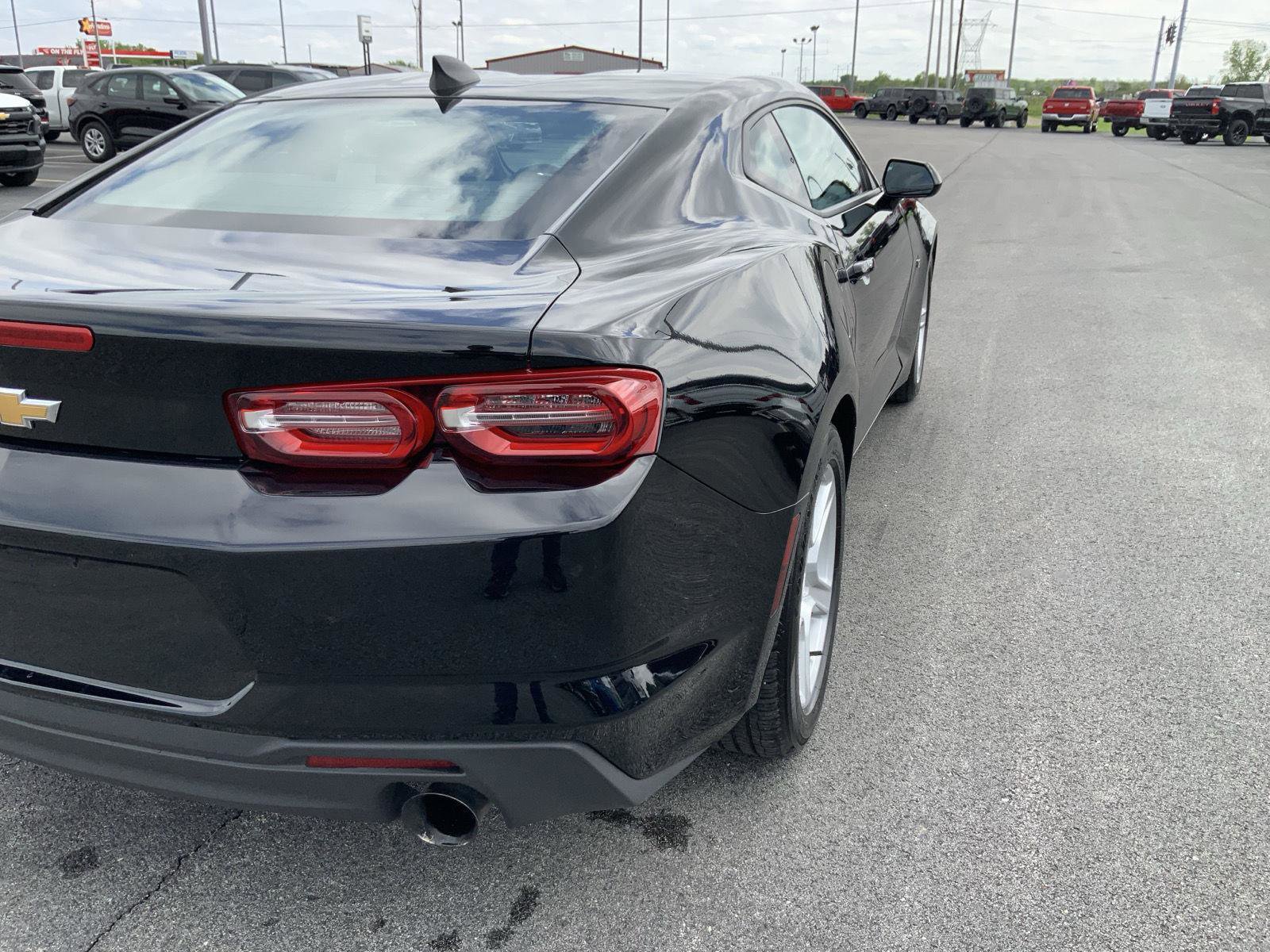 Used 2019 Chevrolet Camaro LT w/ Technology Package RWD image 16
