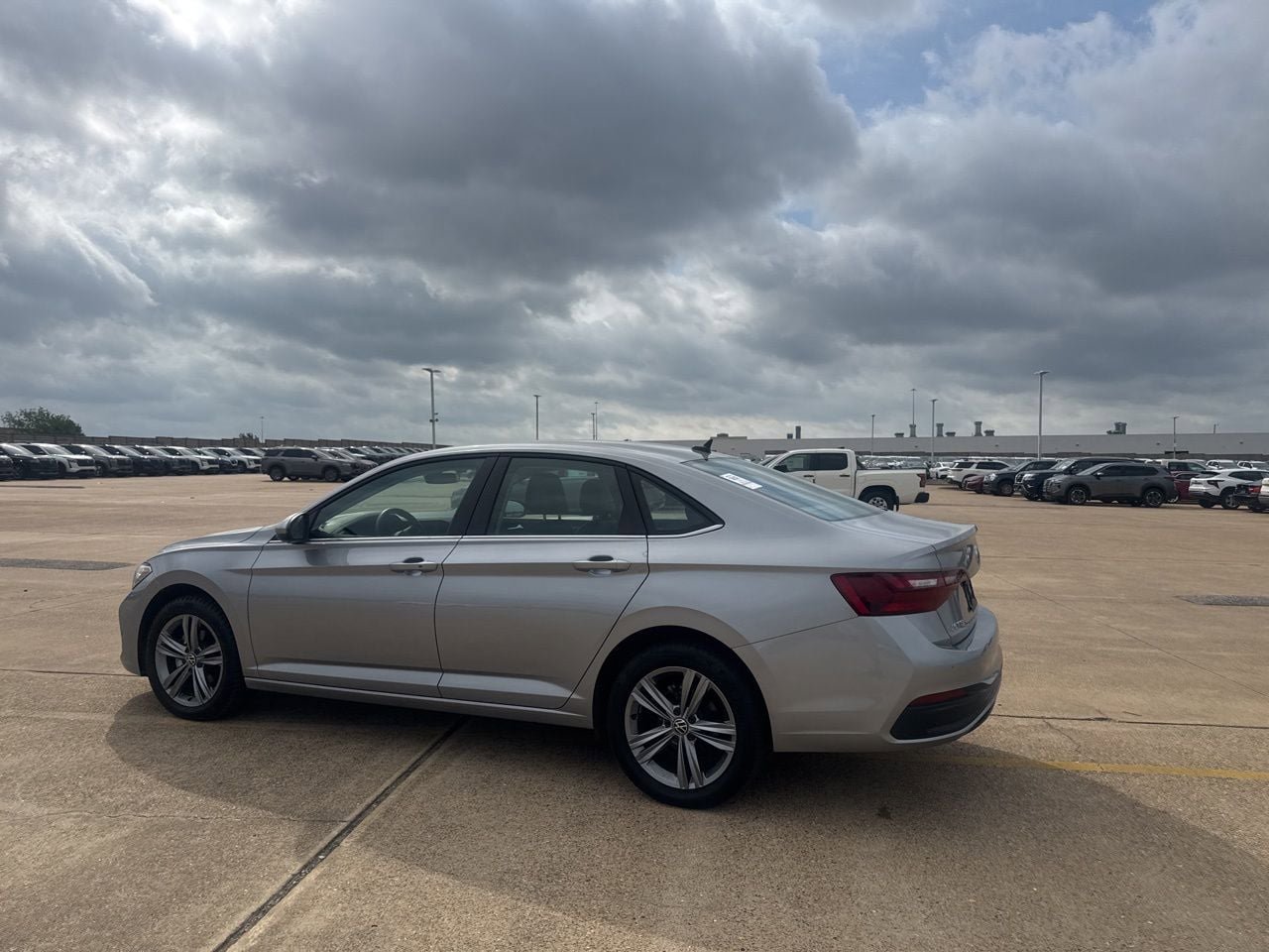 Used 2024 Volkswagen Jetta SE image 13