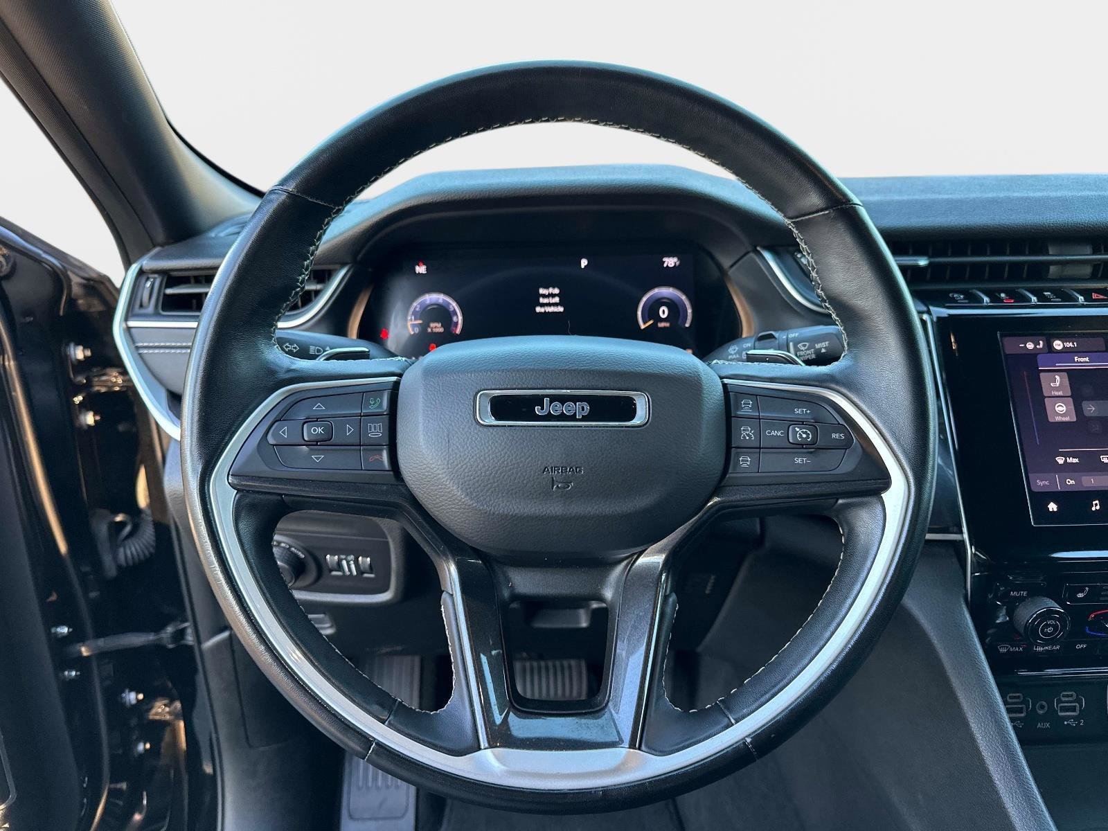 Used 2022 Jeep Grand Cherokee L Laredo image 25