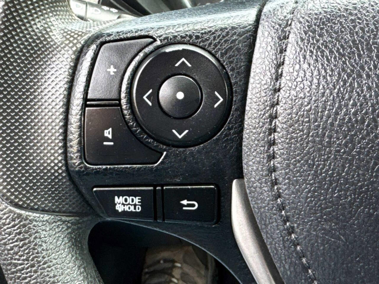 Used 2015 Toyota Corolla LE FWD image 14