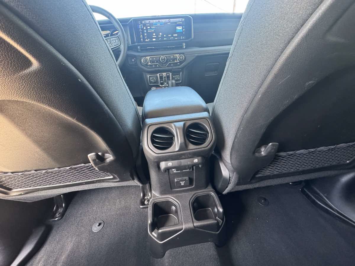 Used 2025 Jeep Wrangler Unlimited Rubicon w/ Convenience Group AWD/4WD image 22