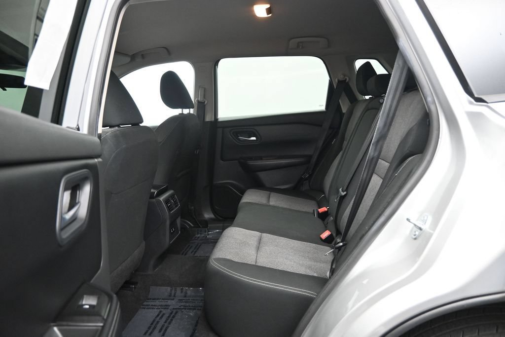 Used 2025 Nissan Rogue SV AWD/4WD image 27