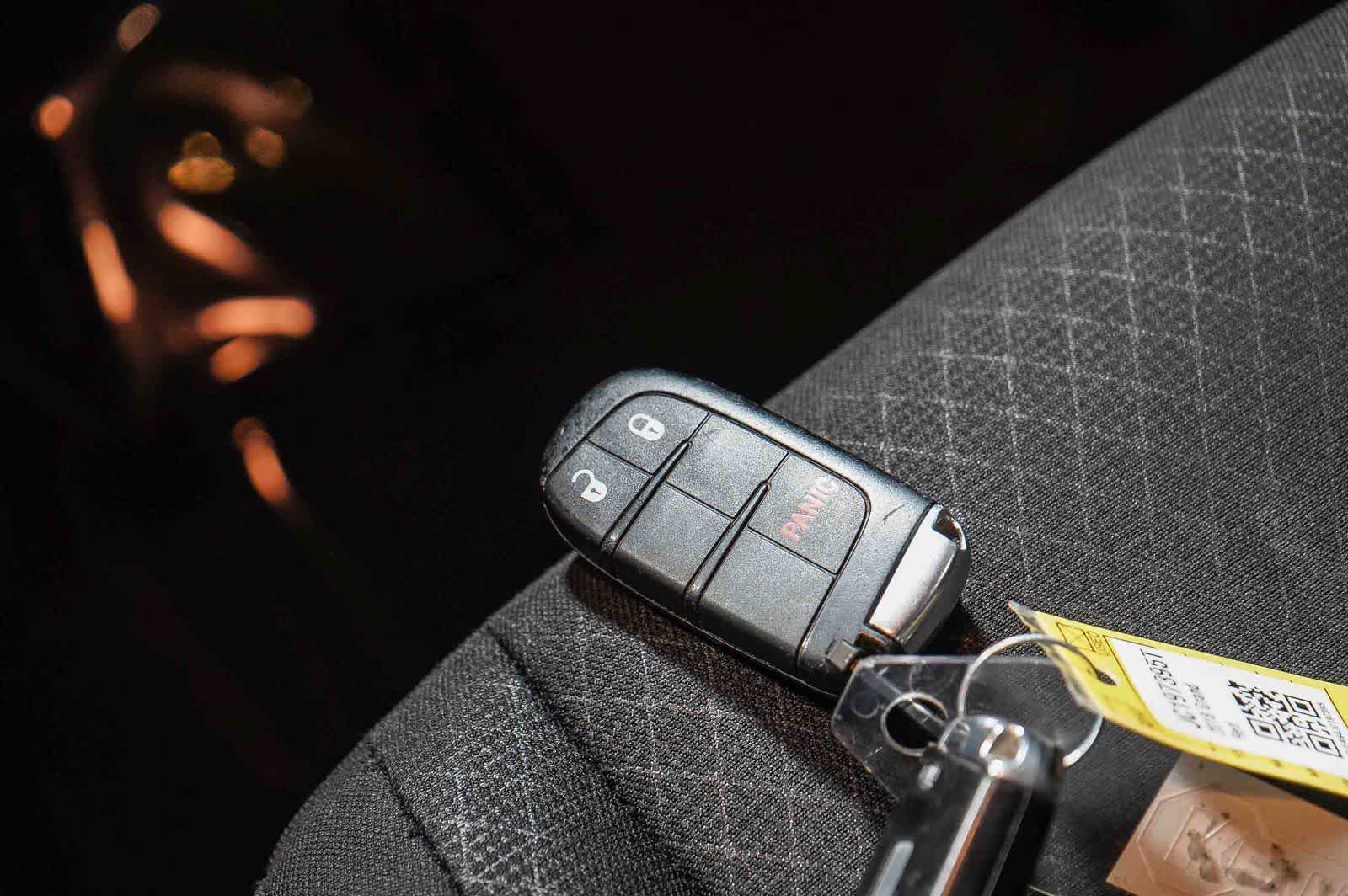 Used 2018 Jeep Grand Cherokee Laredo RWD image 28
