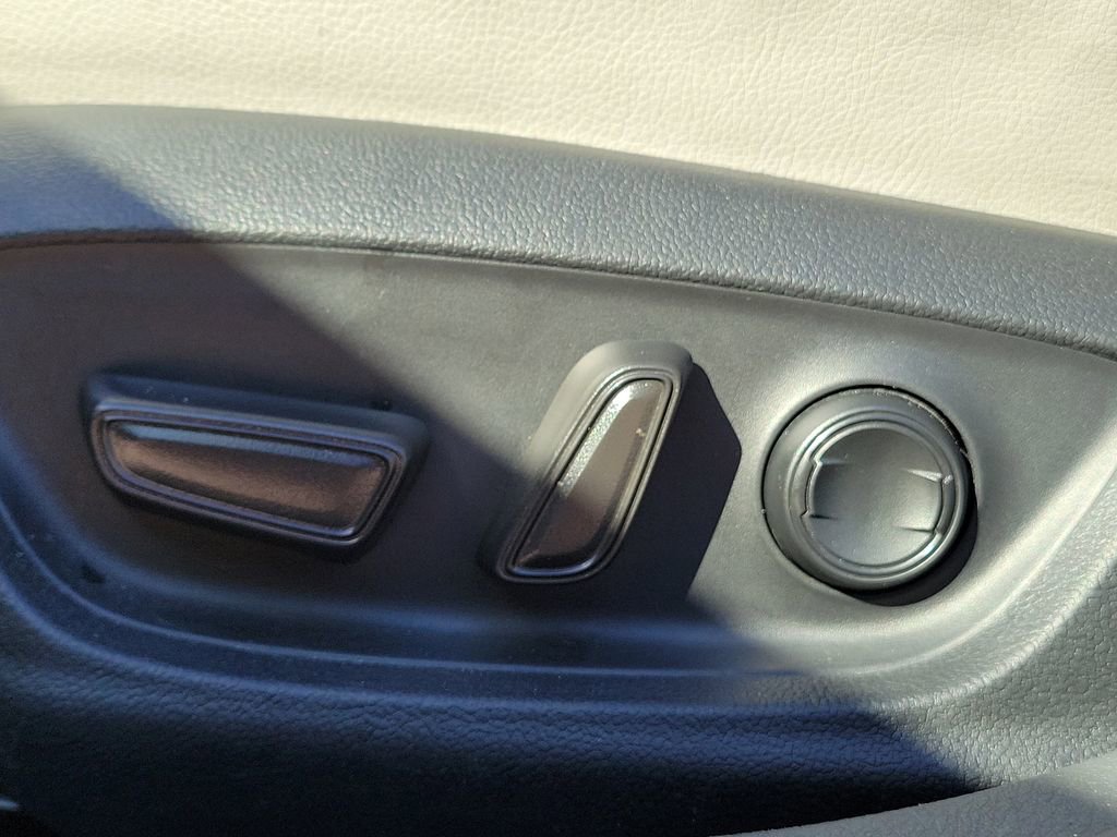 Used 2023 Toyota Camry SE w/ Convenience Package FWD image 17