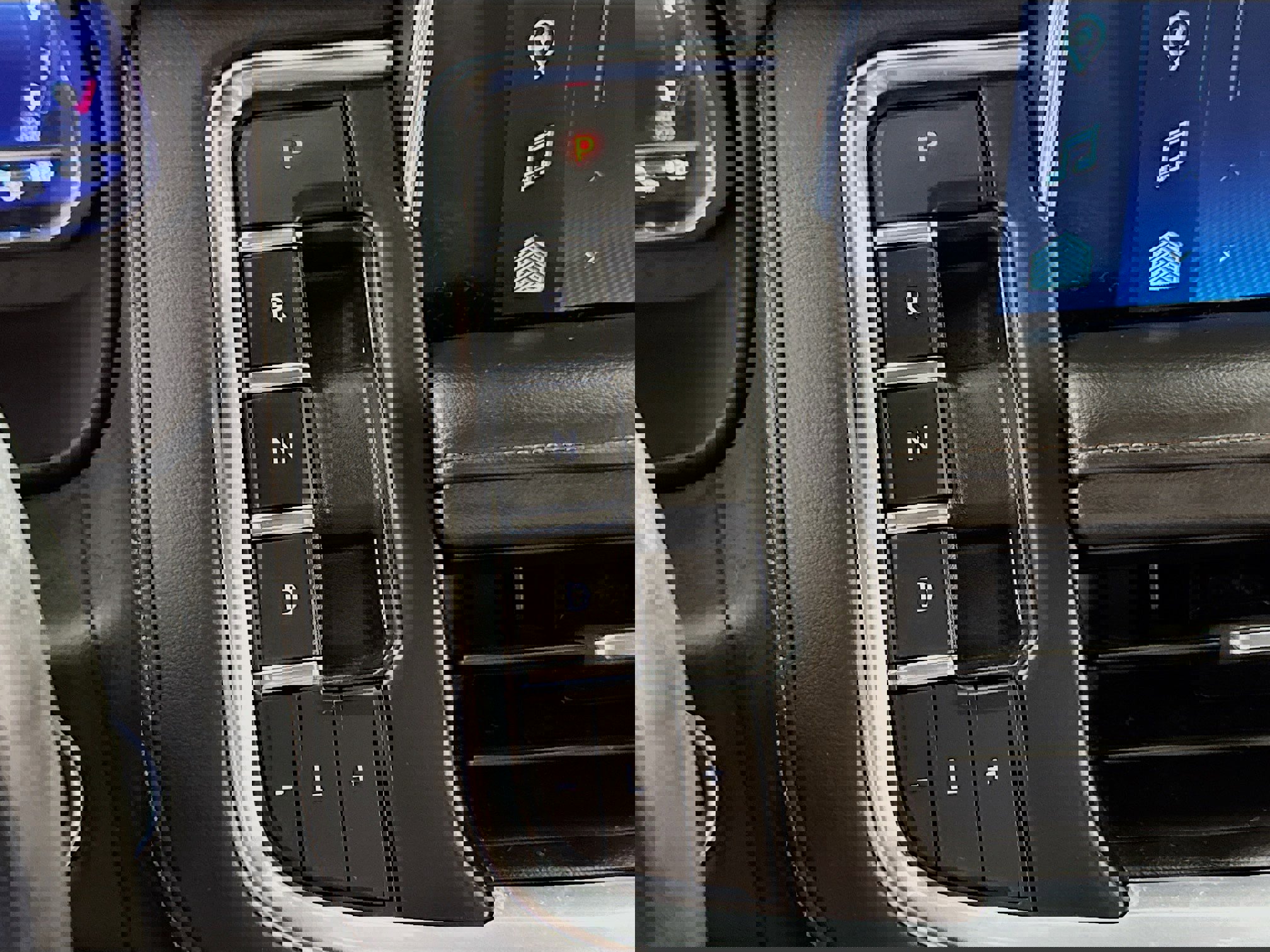 Used 2023 Chevrolet Suburban High Country image 21