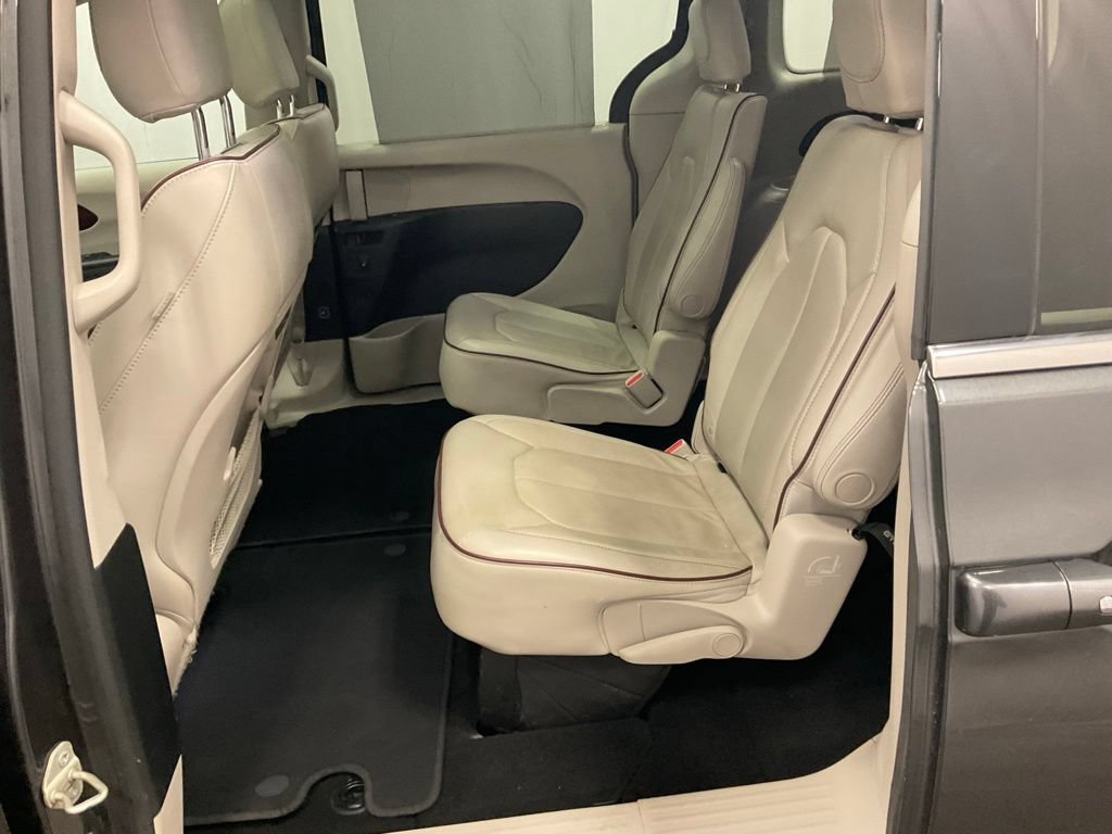 Used 2018 Chrysler Pacifica Limited w/ Advanced Safetytec Group FWD image 31