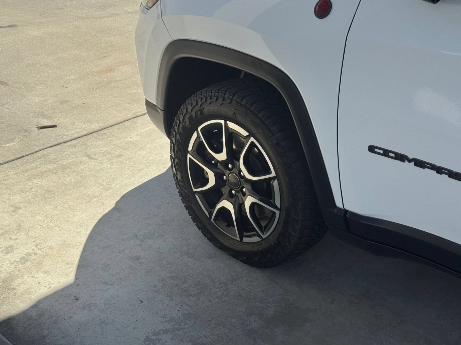 Used 2025 Jeep Compass Trailhawk AWD/4WD image 28