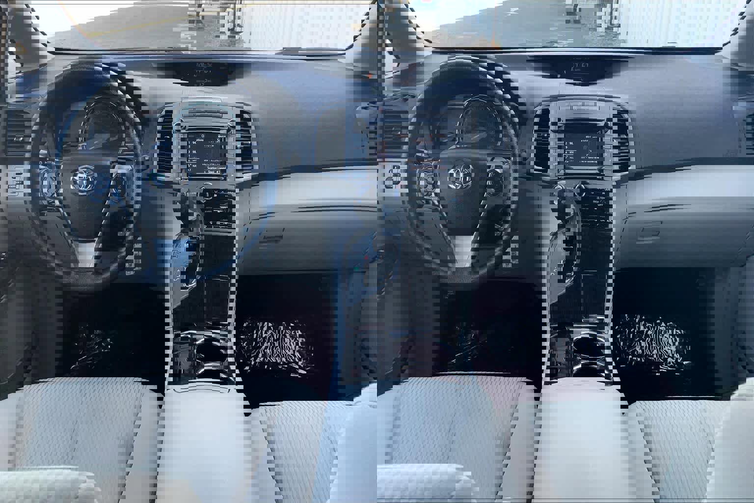 Used 2015 Toyota Venza LE AWD/4WD image 16