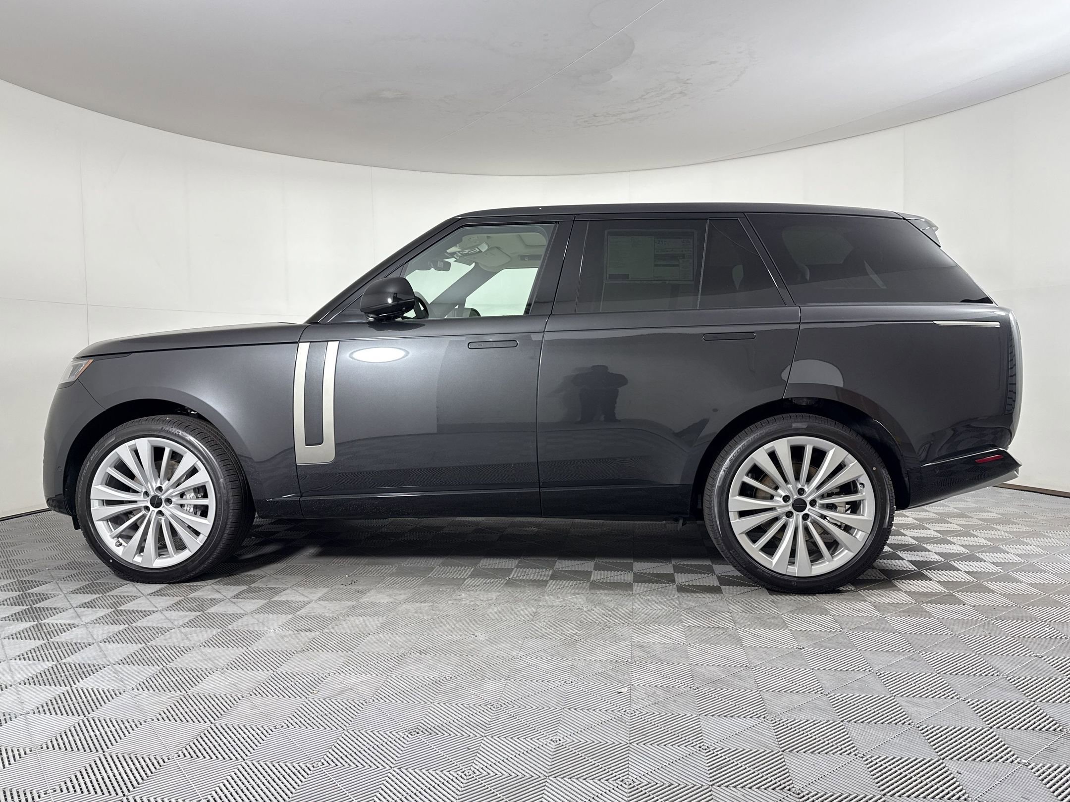 New 2026 Land Rover Range Rover SE AWD/4WD image 2
