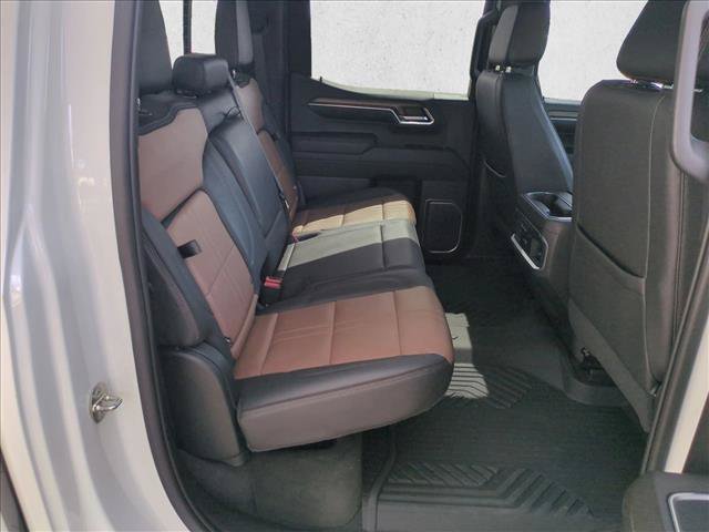 Used 2023 Chevrolet Silverado 1500 High Country w/ High Country Premium Package AWD/4WD image 21