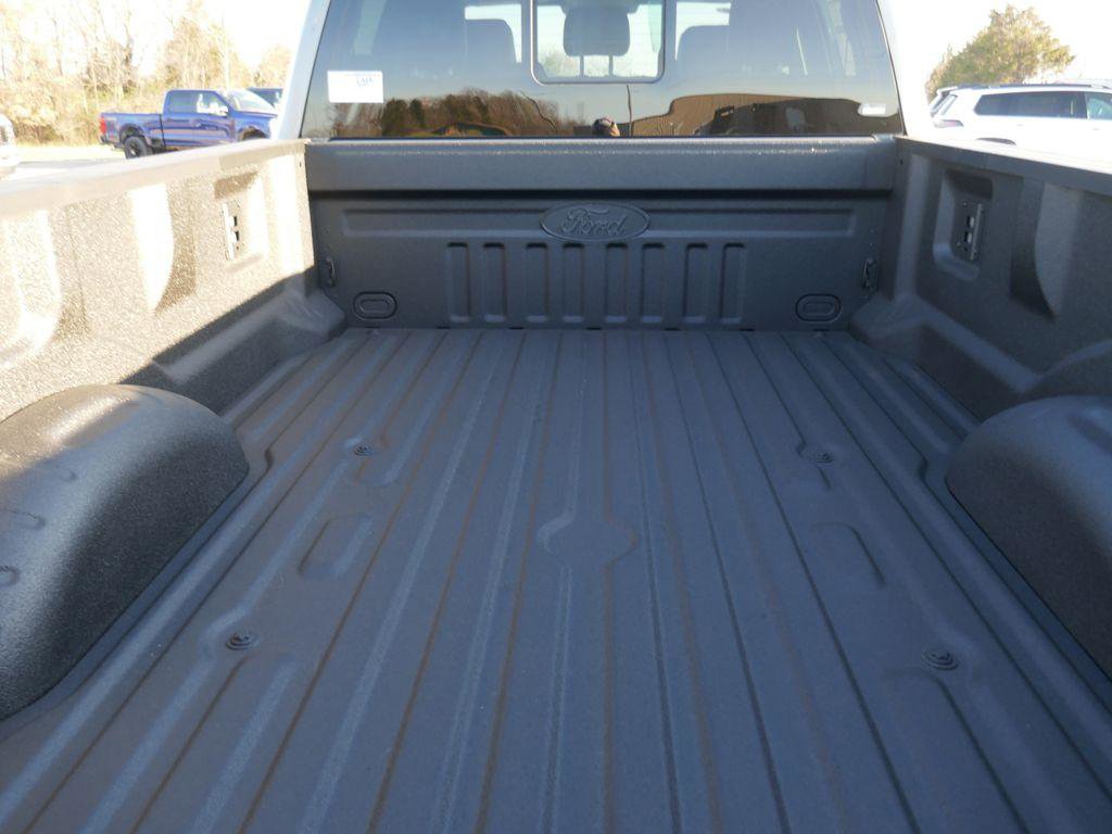 New 2026 Ford F350 Lariat w/ Black Appearance Package image 7