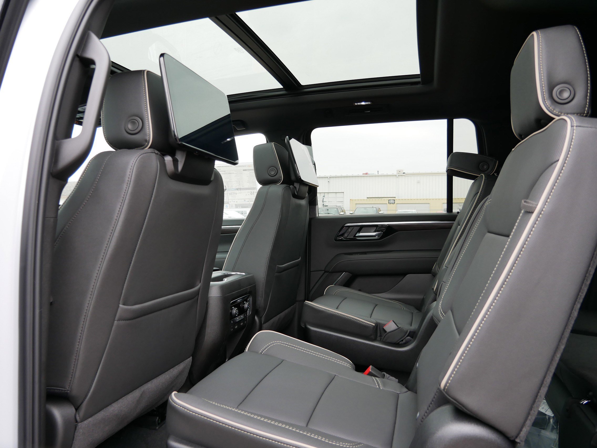 New 2026 Chevrolet Suburban Premier image 12