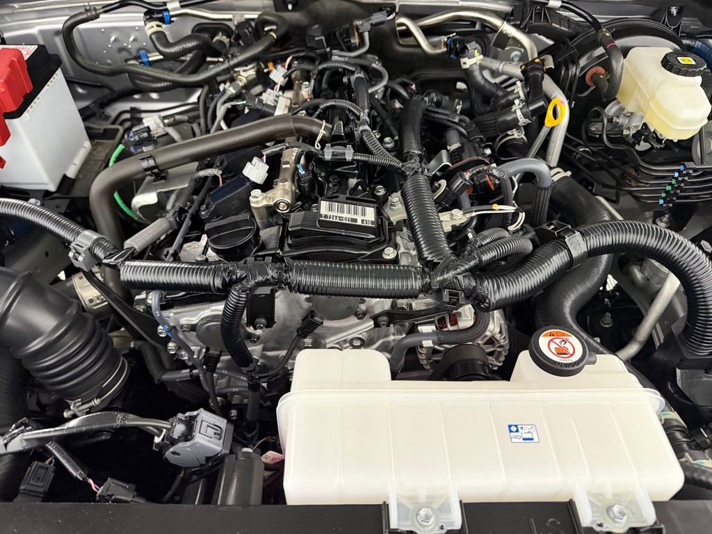 Used 2025 Toyota 4Runner SR5 AWD/4WD image 32