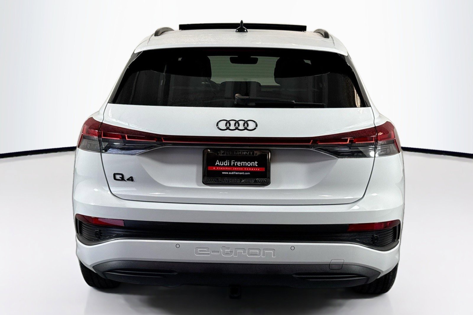 Used 2025 Audi Q4 e-tron Premium Plus image 6