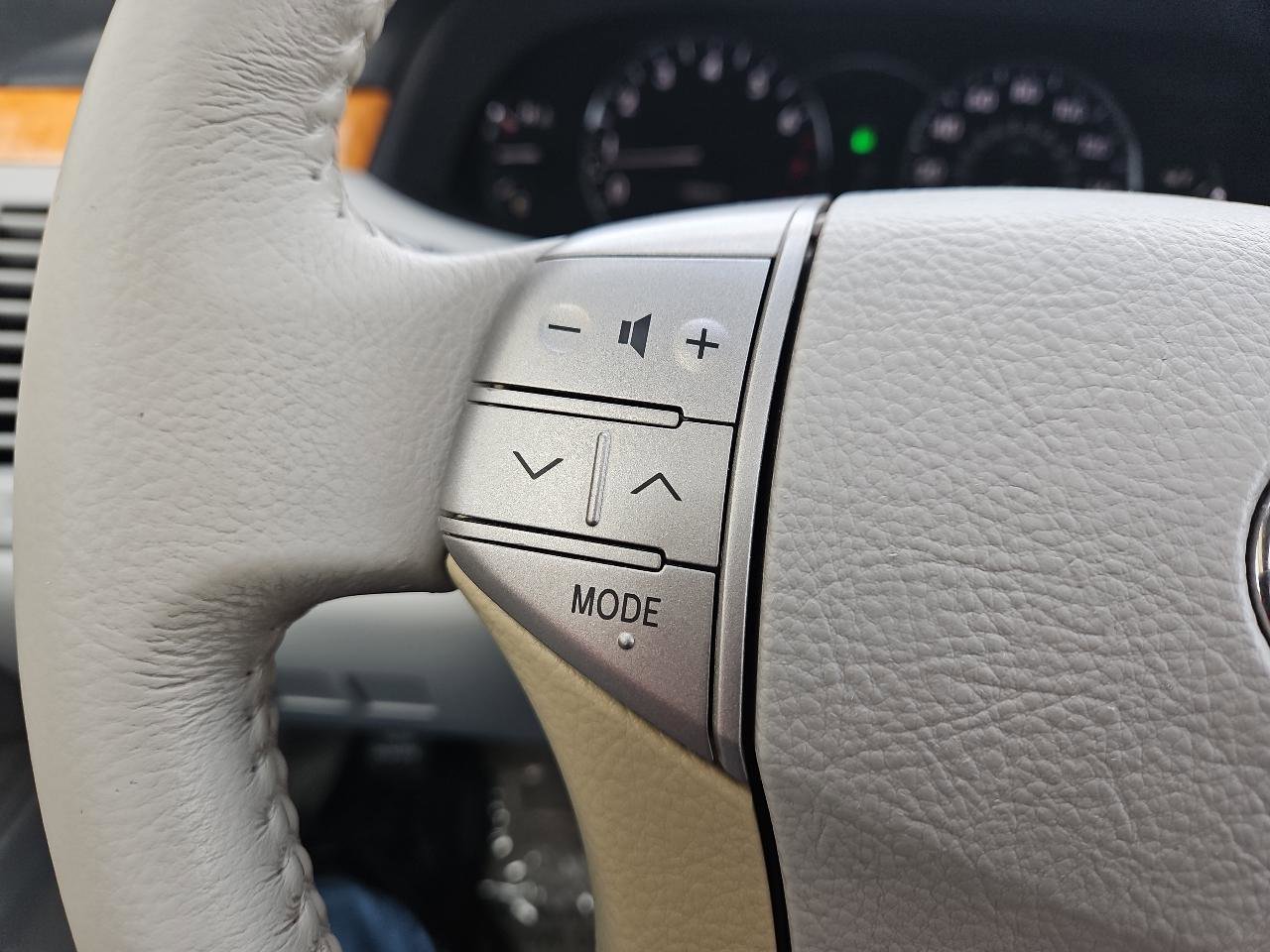 Used 2006 Toyota Avalon XLS image 26