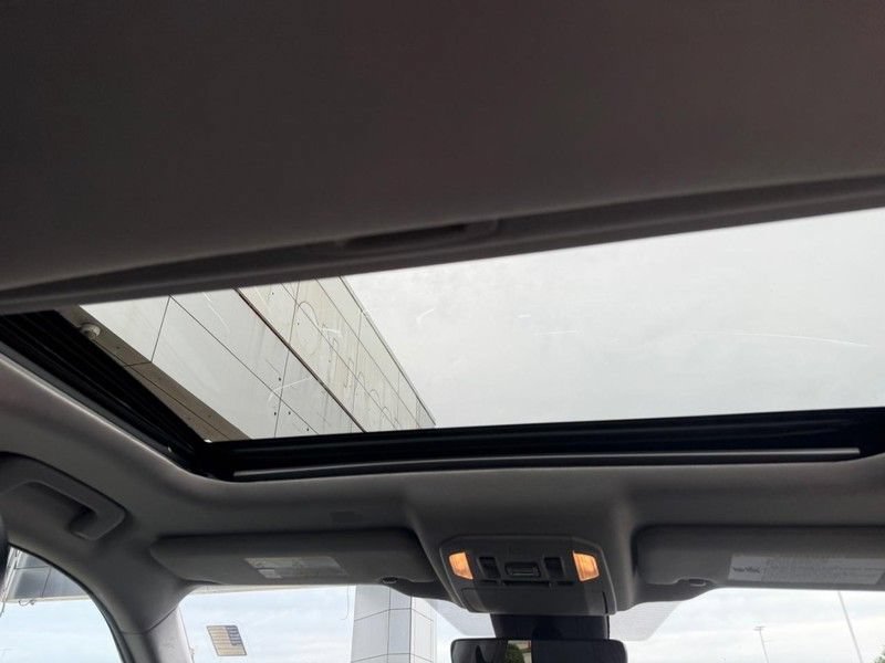 Used 2021 Toyota Highlander XLE AWD/4WD image 16