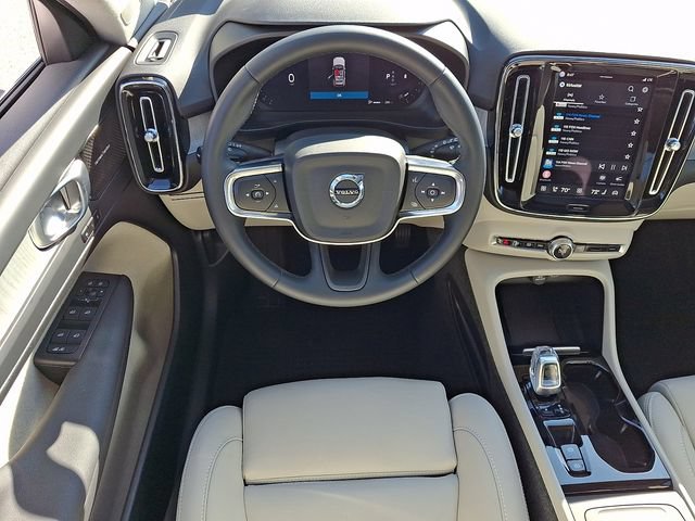 Certified 2024 Volvo XC40 B5 Ultimate w/ Protection Package Premier AWD/4WD image 12