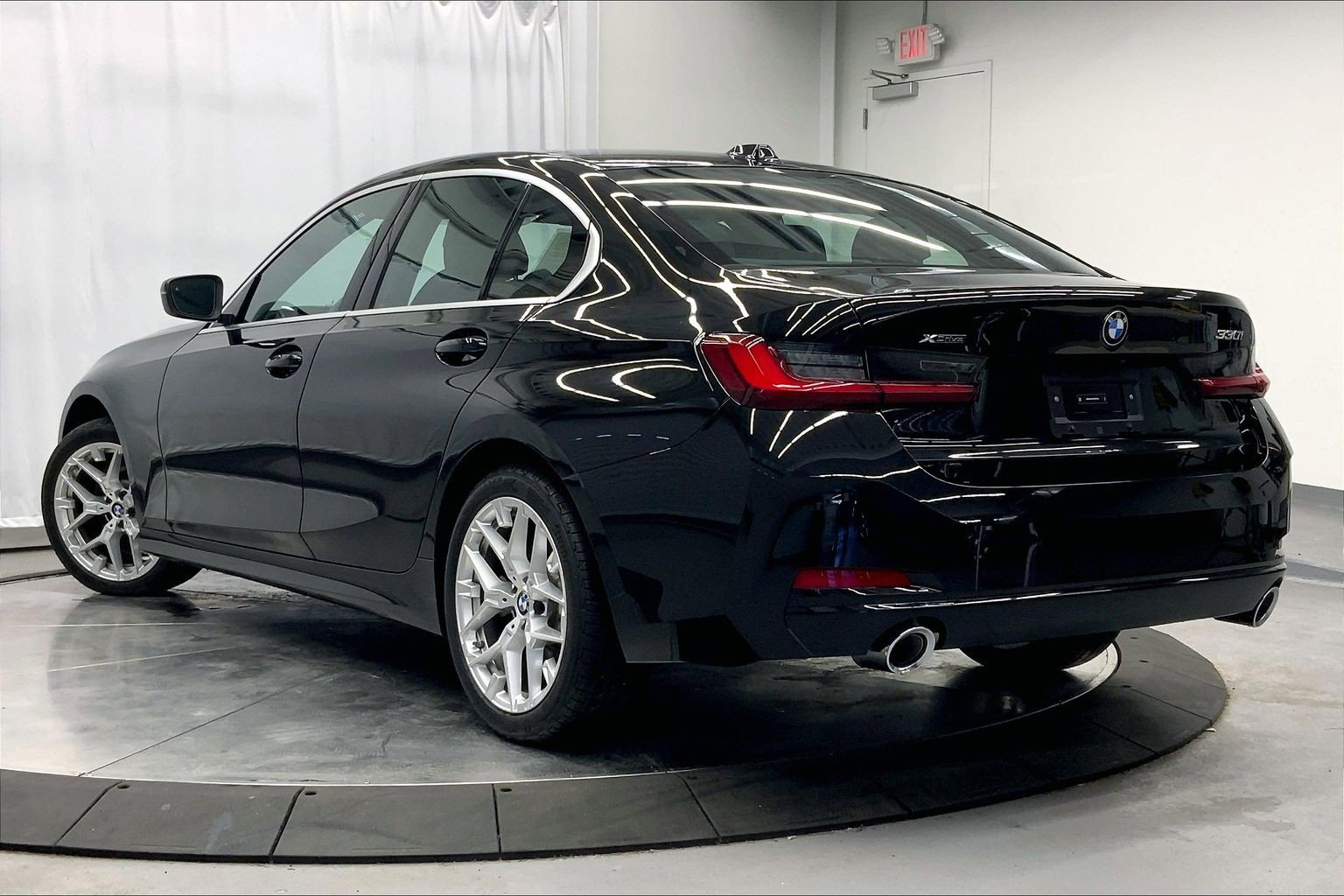 Used 2025 BMW 330i xDrive Sedan w/ Premium Package AWD/4WD image 10