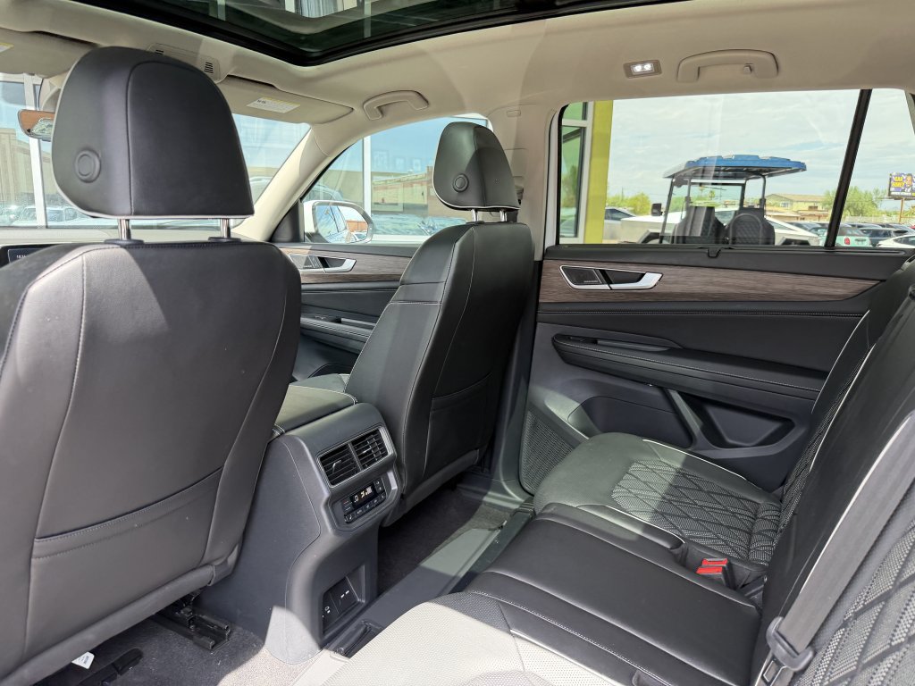 Used 2024 Volkswagen Atlas SEL Premium R-Line AWD/4WD image 36