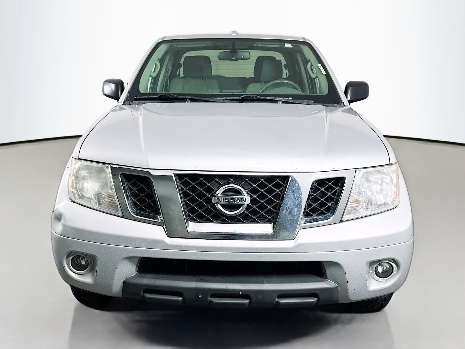 Used 2013 Nissan Frontier SV w/ SV Value Truck Pkg AWD/4WD image 2