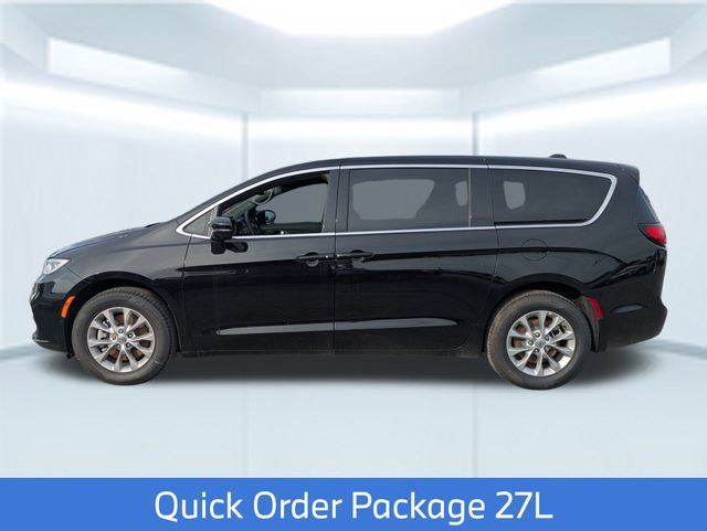 New 2025 Chrysler Pacifica Select image 2