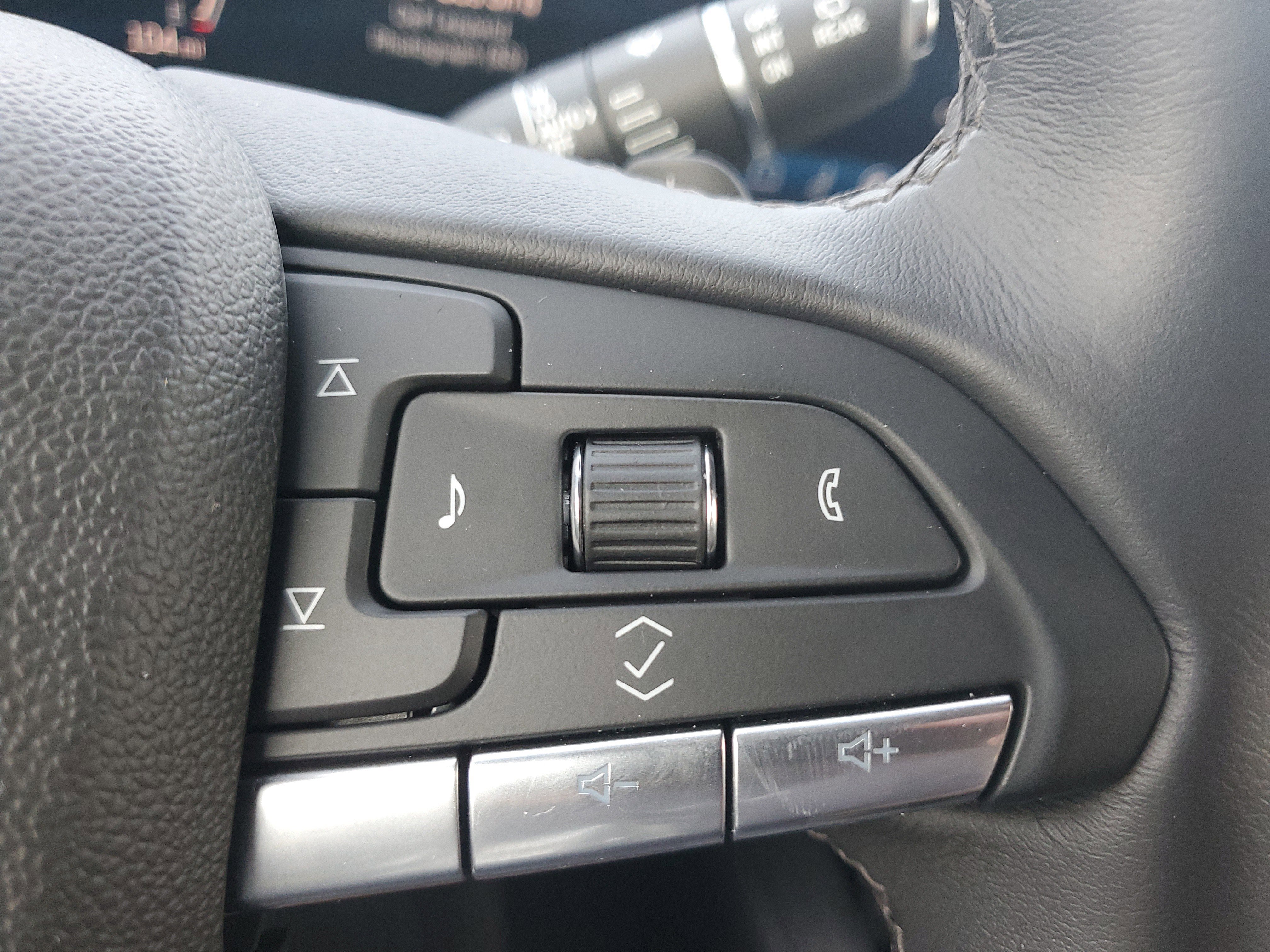 Used 2024 Cadillac XT4 Premium Luxury image 31