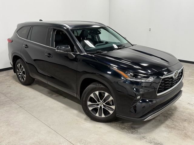 Used 2021 Toyota Highlander XLE image 42